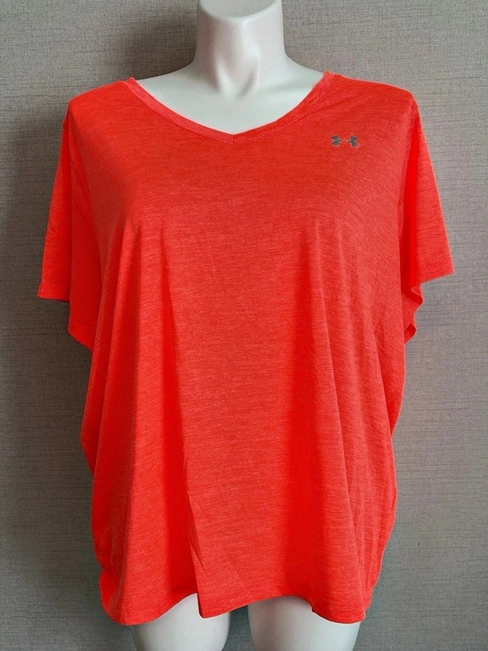 Women’s 3XL Under Armour Loose Fit V-Neck Athletic T-Shirt